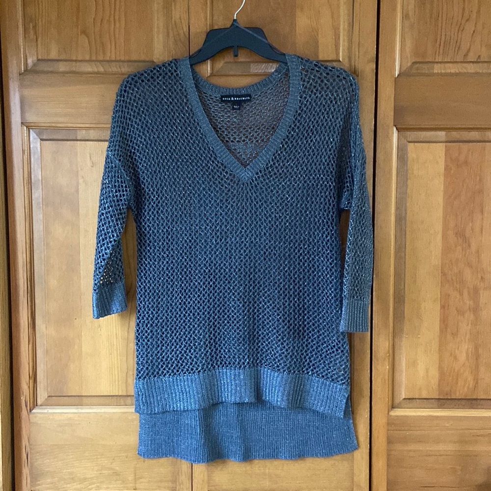 Mesh sweater with skull on back
